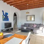 The Corfos Hills House